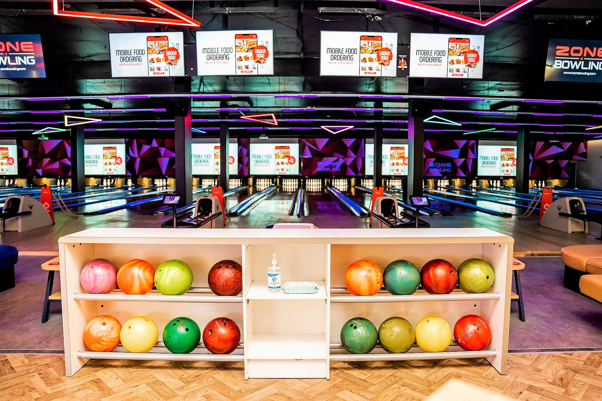 Zone Bowling Southgate Reopens After Renovation Music And Games 