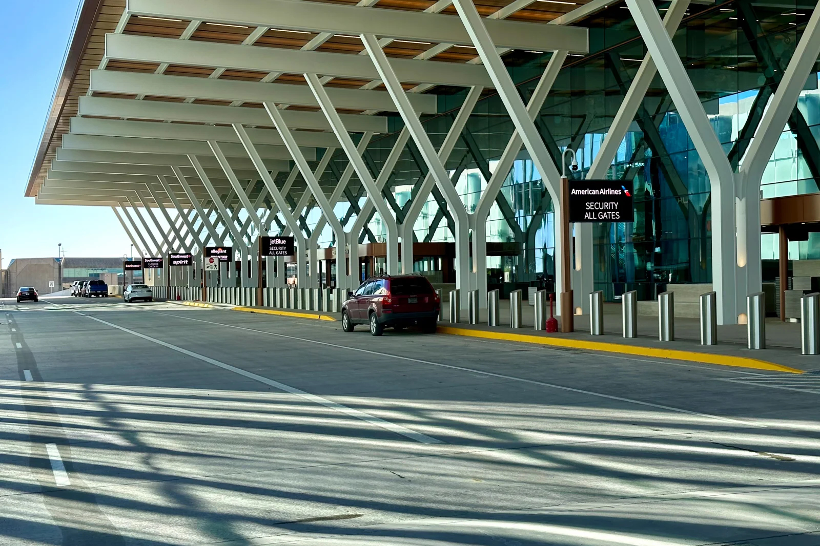 Kansas City International Airport terminal launch includes Nanolumens displays.