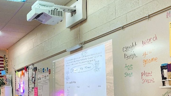 Michigan school district deploys Epson interactive displays