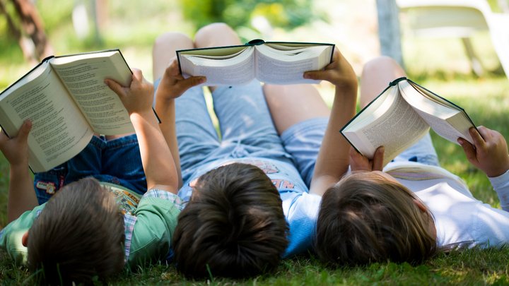 Oklahoma library debuts book vending kiosk at local mall