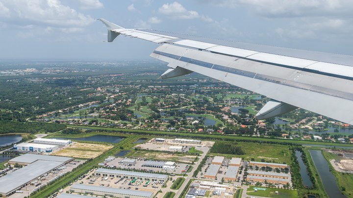Florida airport unveils vending-based dining concept