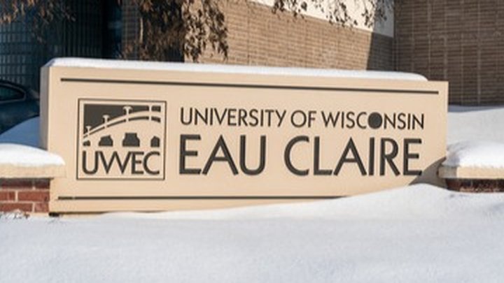 Wisconsin university students call for health vending machine