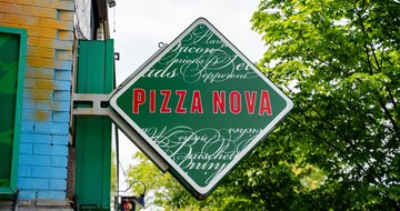 Pizza Nova sign