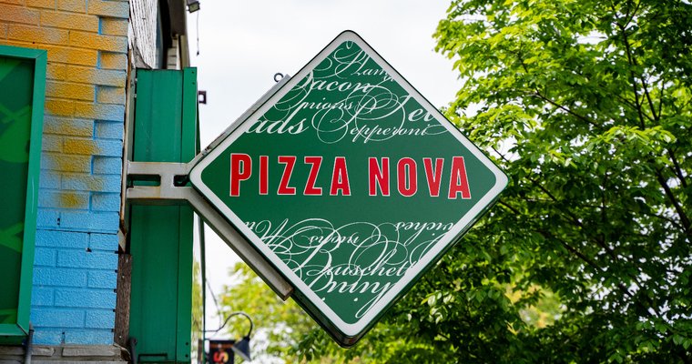 Pizza Nova sign