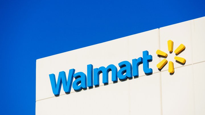 Walmart hits $1T market value