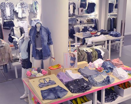 The four different types of specialty retail associates