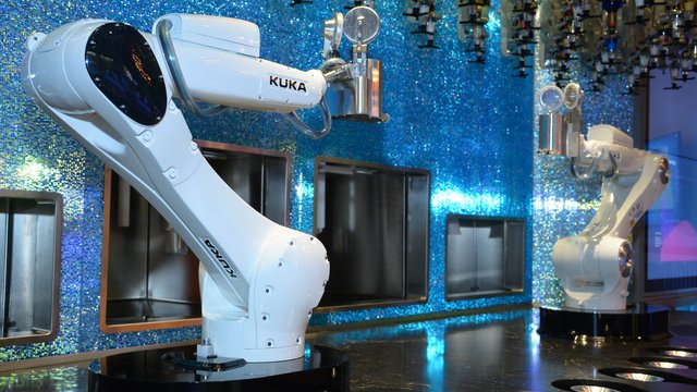 Robotic bartenders a big hit in Las Vegas, take orders from kiosks