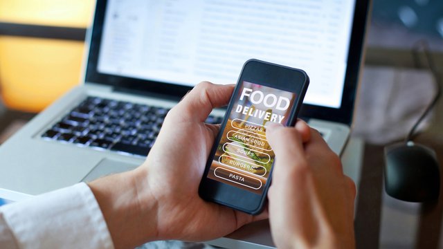 Delivering on delivery: 3 pitfalls of traditional third-party delivery platforms