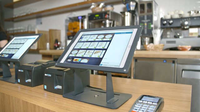 Kiosks drive add-on orders for French street food startup
