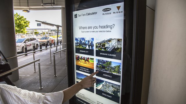 3 ways airports fly high with digital signage