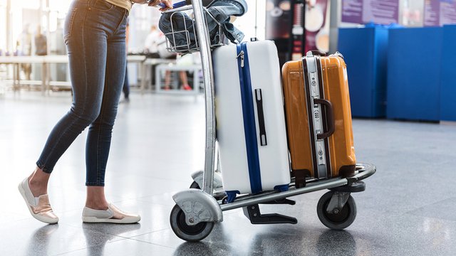 Travelers increasingly turn to digital payments over cash