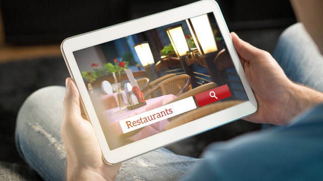 Execs predict increased usage of near-me, voice searches to make dining decisions