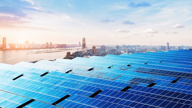 Renewable energy for commercial buildings: is on-site or off-site the right choice?