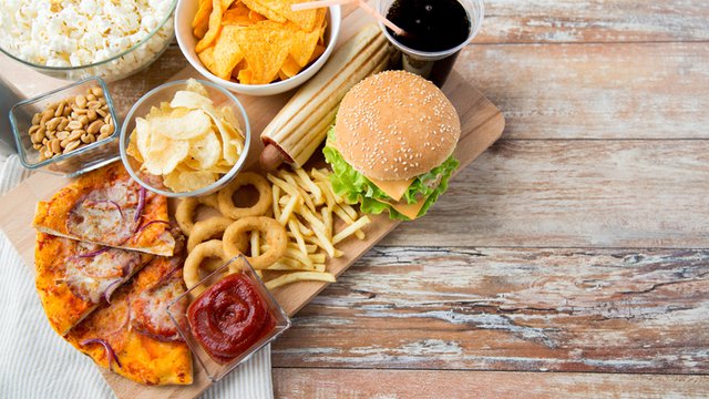 How digital signage can boost customer dwell time at restaurants