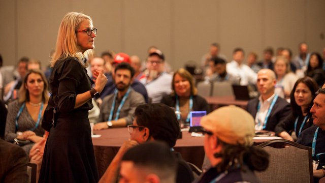 Summit attendees learn how to make change in 5 seconds