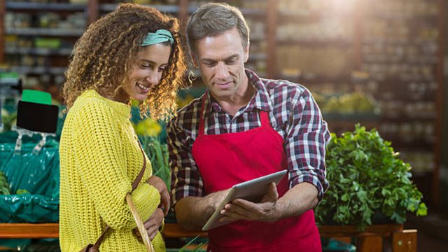 5 steps to turn retail sales associates into selling machines