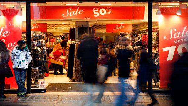 Is digital signage the key to holiday retail training?