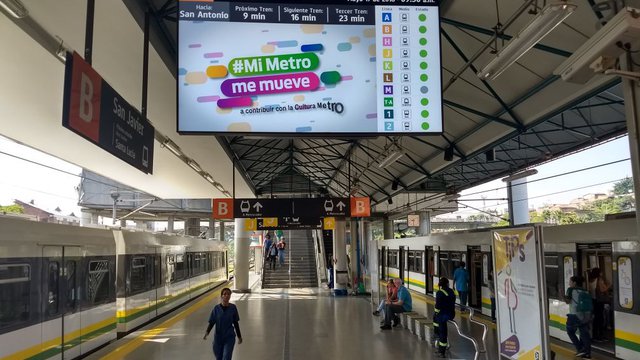 Metro Medellin Expands Digital Screen Network with DENEVA