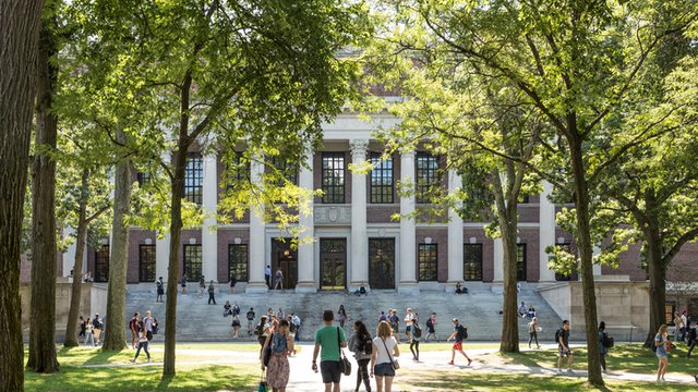 3 benefits of digital signage for universities