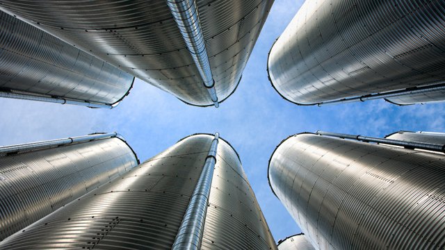 DAI SILOS VERTCALI ALL'OMNICANALITA': OMNICHANNEL BANKING IN CIFRE