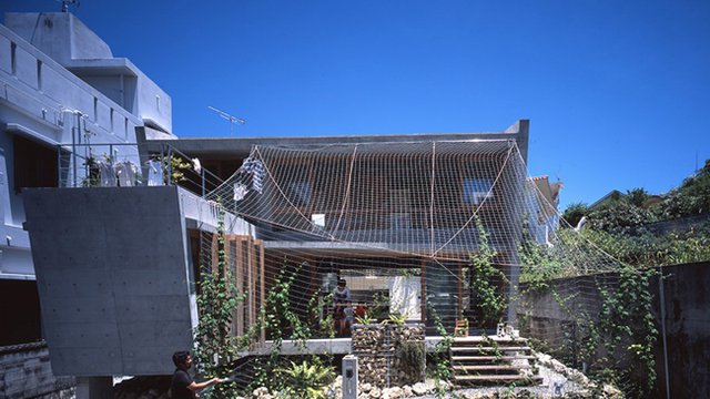 Concrete home uses mesh walls to connect with nature