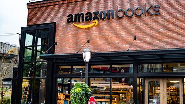 Digital, physical worlds collide at Amazon Books