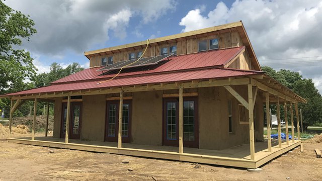 Michigan students getting lesson in sustainable home building