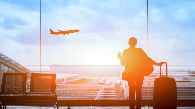 5 uses for digital signage kiosks in airports