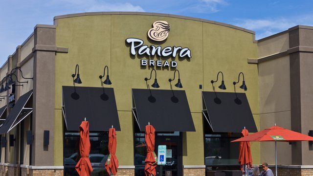 Digital signage increase customer dwell time, spend for fast casuals