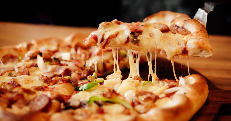 Cincinnati pizzeria introduces pizza vending machine - Vimarsana News