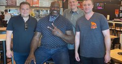 Shaq taps restaurant pros to triple-team chicken chain competition