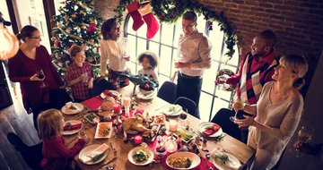4 ways to share Jesus with your neighbors at Christmas