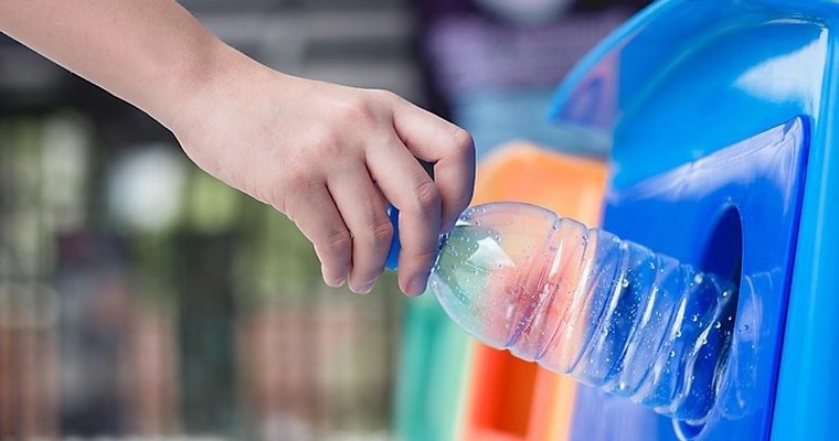 PET recycling machine exchanges bottle for safety mask or weight reading