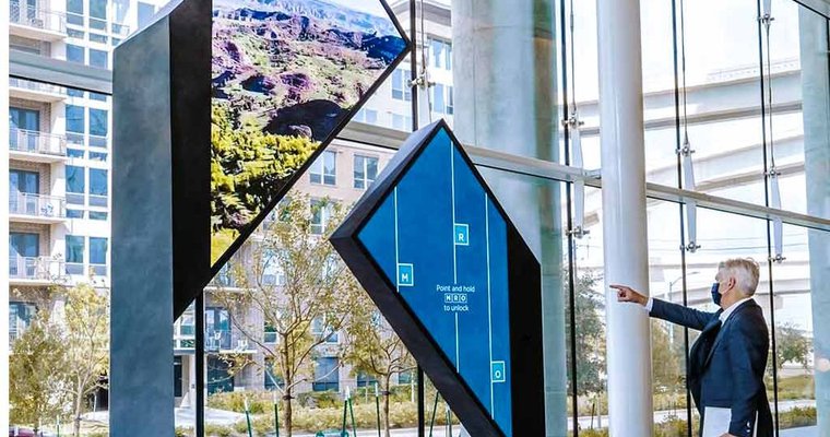 Marathon Oil turning heads with digital display sculpture - Vimarsana News