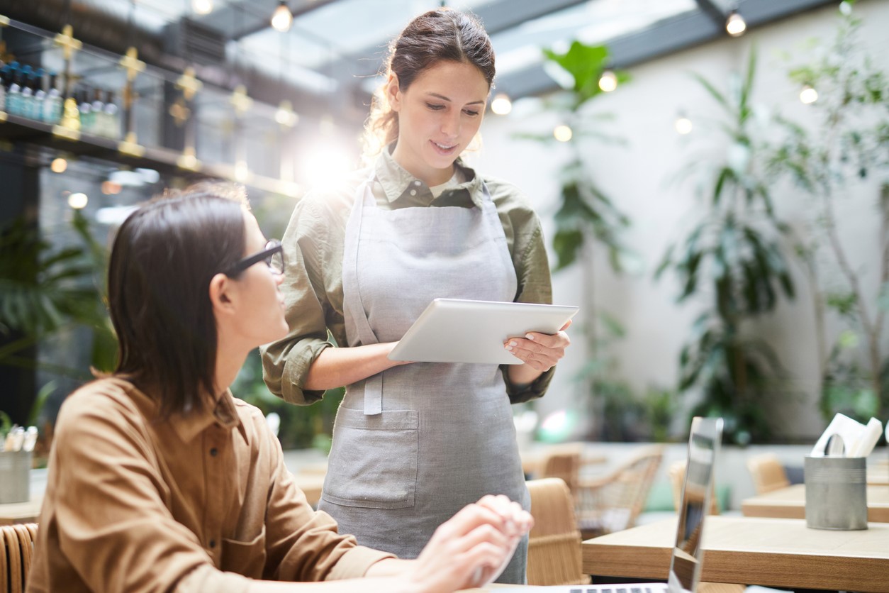 Why you should give your hourly workers these 3 thingsFast Casual
