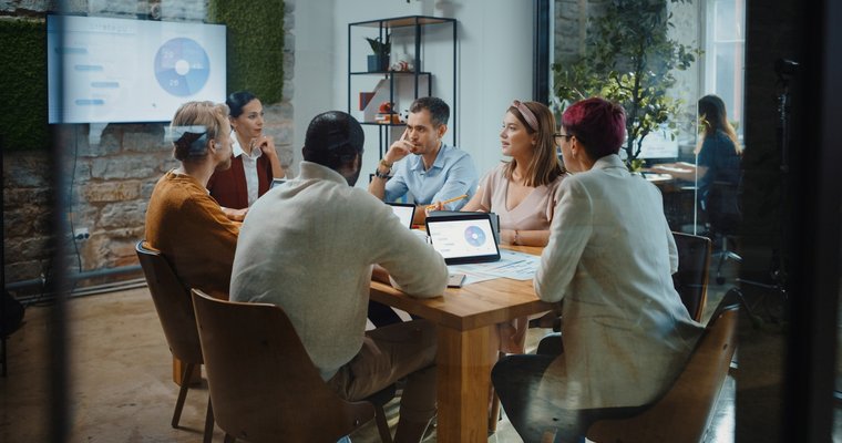 5 ways to pray for your team